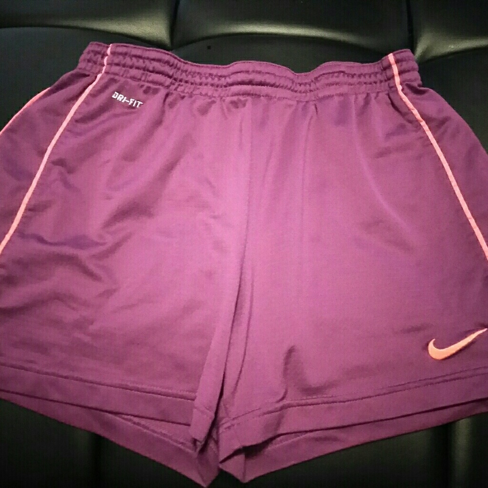Womans nike running short